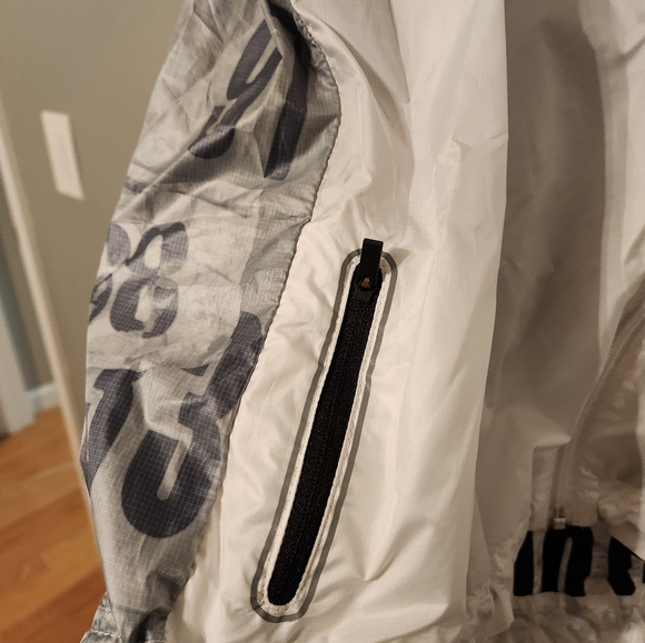 Reebok Men's running rainpullover - Picture 6 of 6